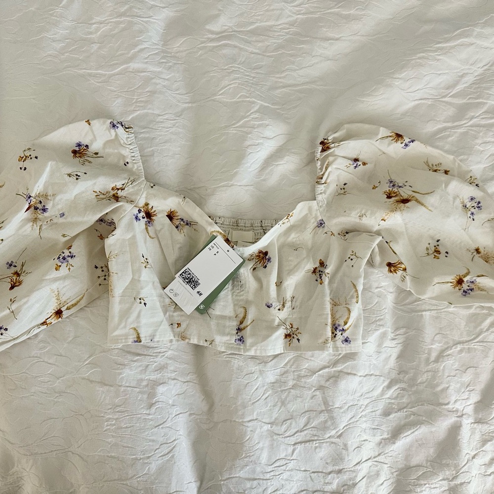 H&M Floral Puff Sleeve Crop Top - Cream and Purple